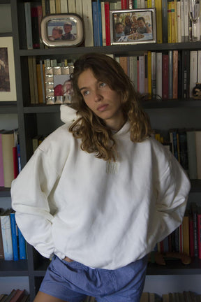 Hoodie ''too realistic to manifest''