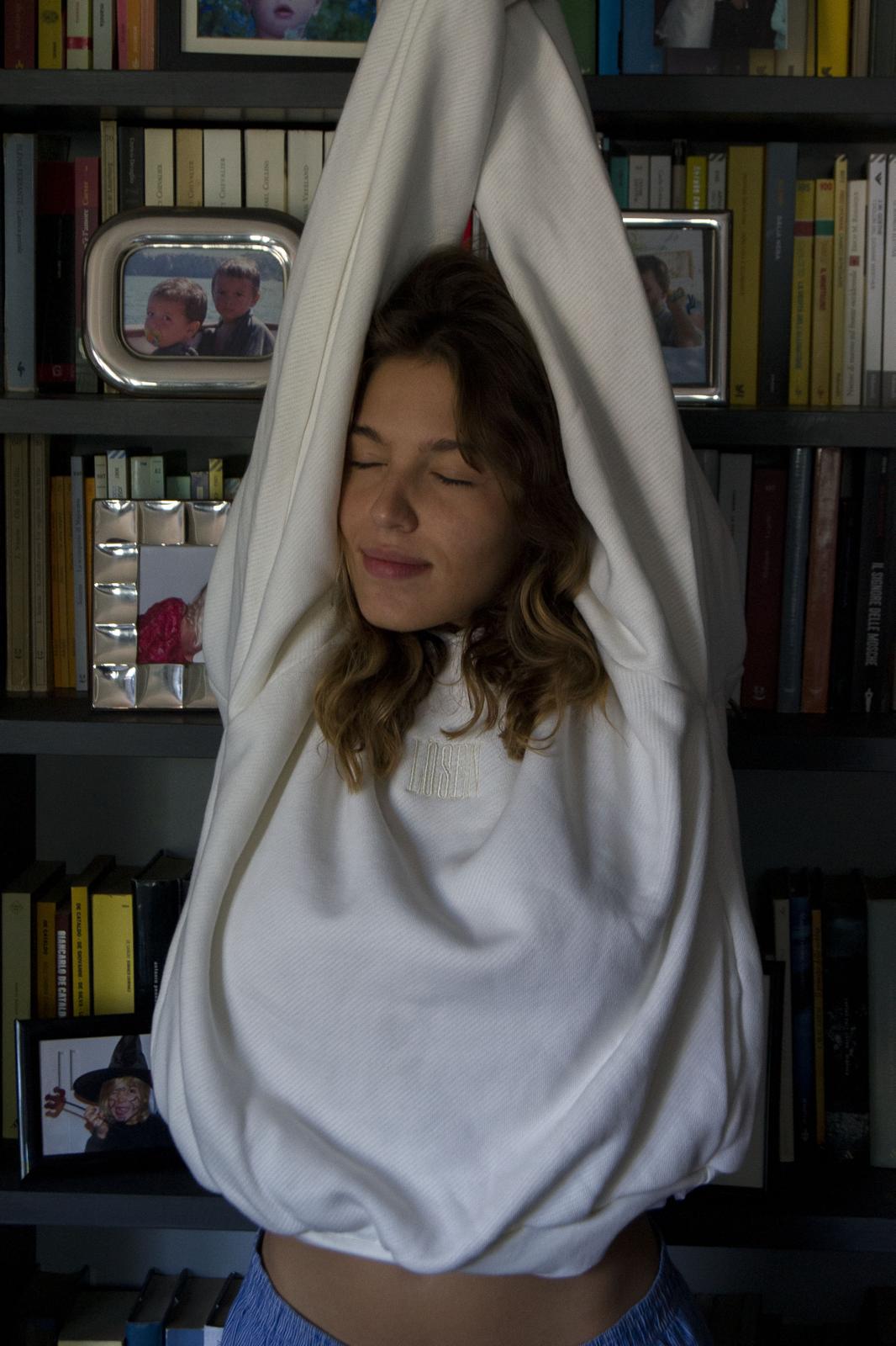 Hoodie ''too realistic to manifest''