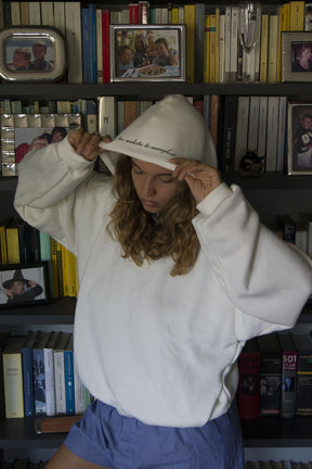 Hoodie ''too realistic to manifest''